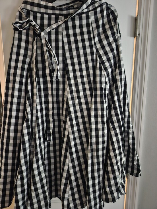 Who What Wear Dresses & Skirts - Who What Wear.. Black and White  Circle Skirt